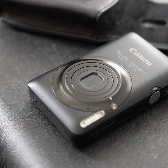 Vintage Canon PowerShot SD940 IS Camera **READ** - Picture 3 of 11